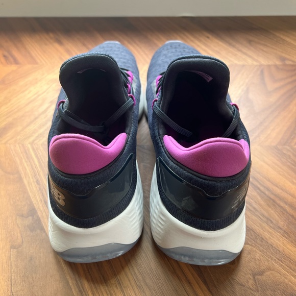 New Balance Womens LAZRv2 Hypoknit Sneakers NWOT - Picture 7 of 9